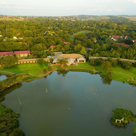 Irene Country Lodge, Autograph Collection Центурион Экстерьер фото Aerial view of the clubhouse