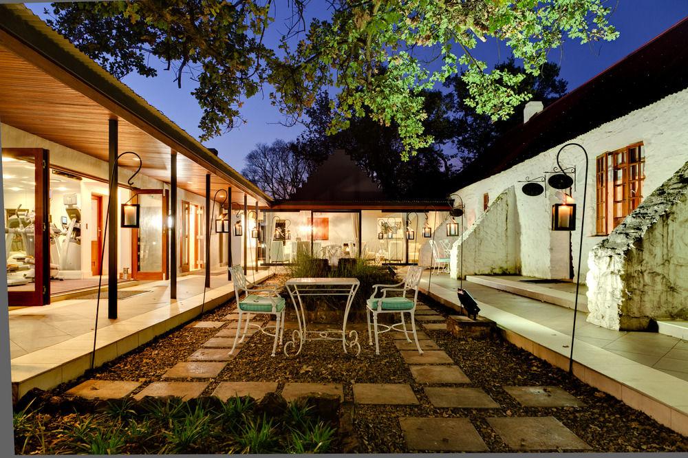Irene Country Lodge, Autograph Collection Центурион Экстерьер фото The courtyard of the house