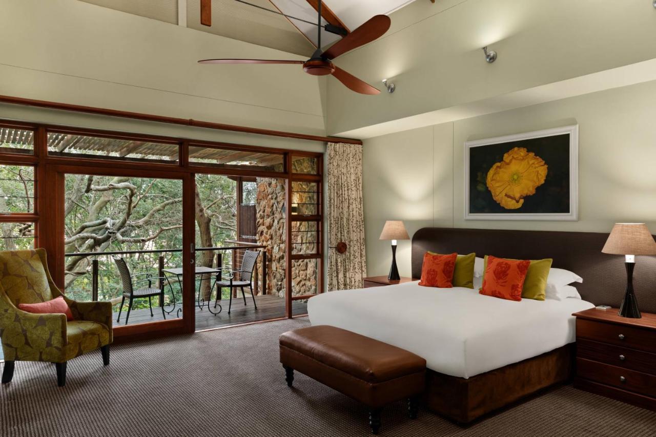 Irene Country Lodge, Autograph Collection Центурион Экстерьер фото A bedroom at the Taj Bengal
