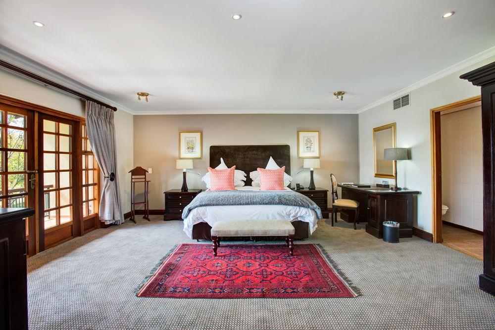 Irene Country Lodge, Autograph Collection Центурион Экстерьер фото A bedroom at the Oyster Box