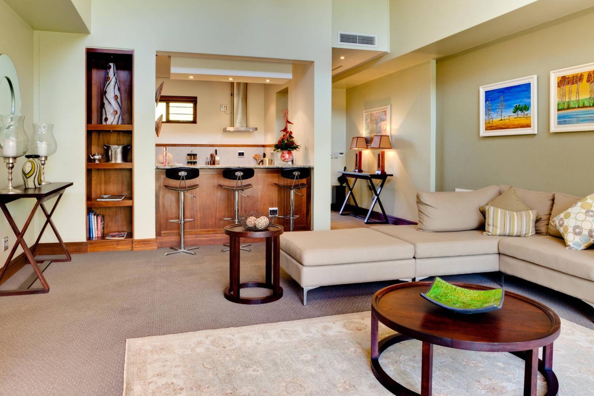 Irene Country Lodge, Autograph Collection Центурион Экстерьер фото A living room in a condominium