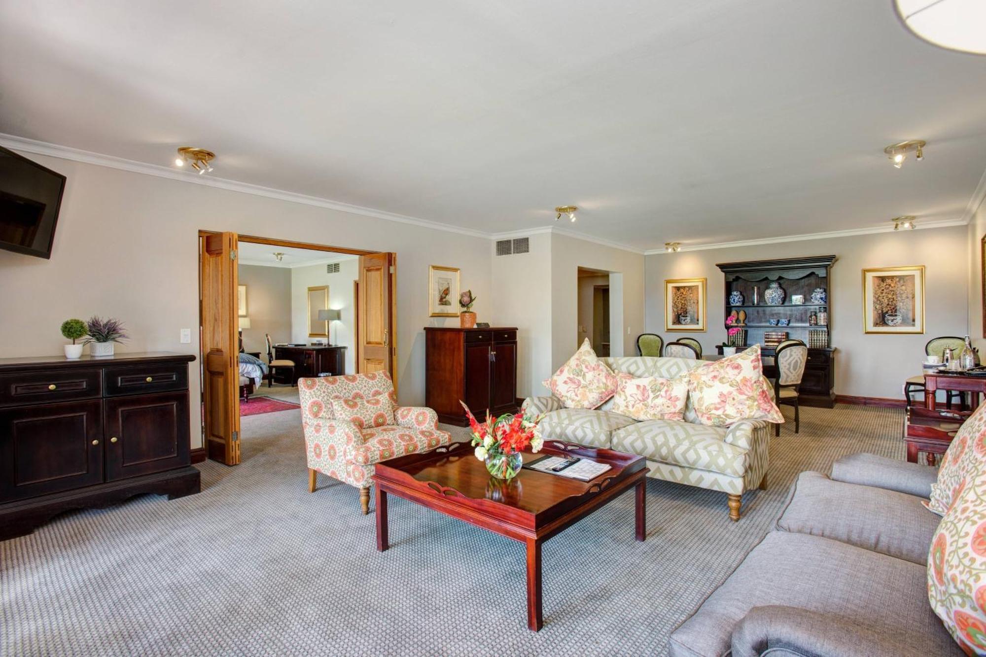 Irene Country Lodge, Autograph Collection Центурион Экстерьер фото A suite at the hotel