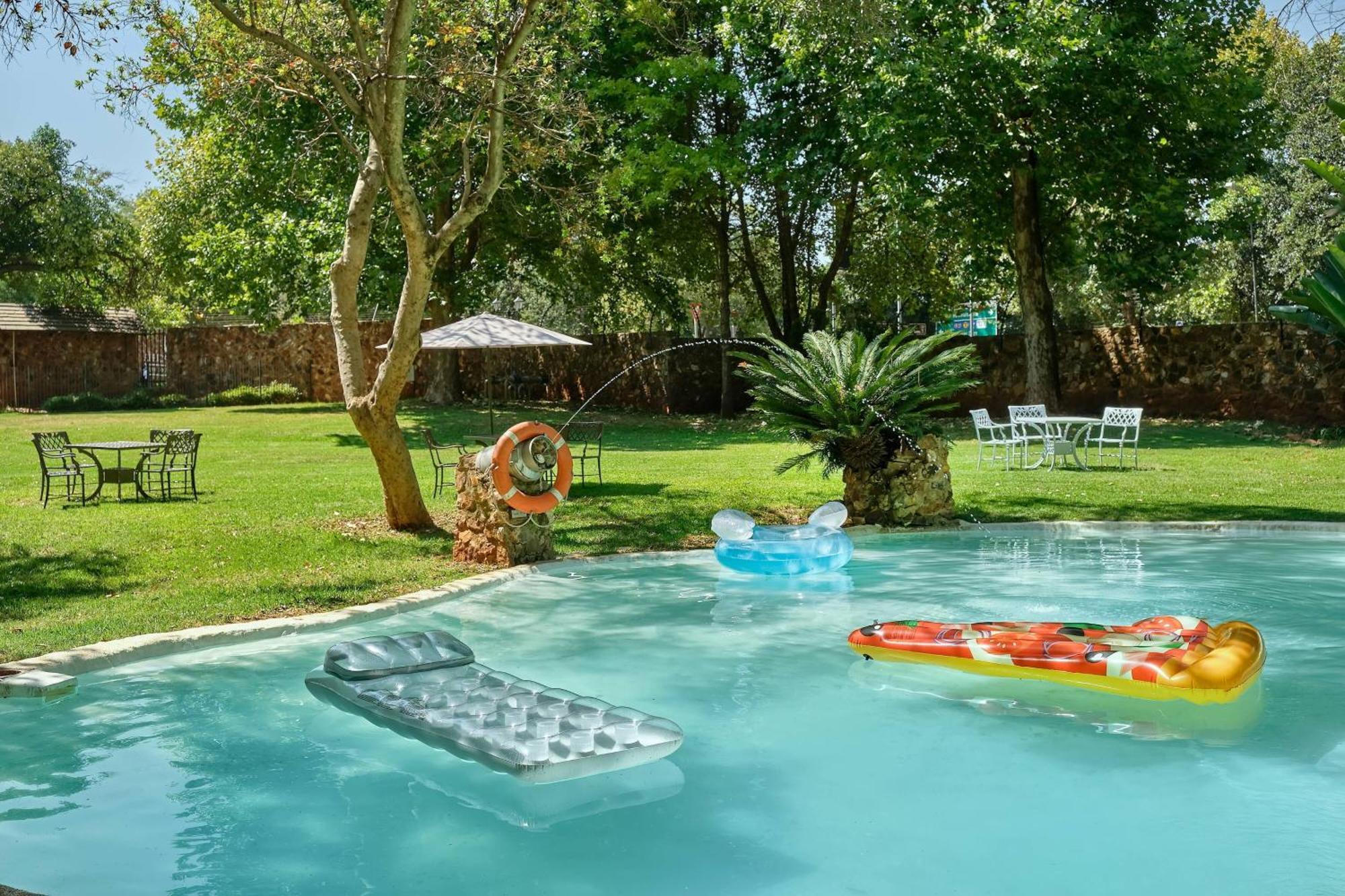 Irene Country Lodge, Autograph Collection Центурион Экстерьер фото A swimming pool
