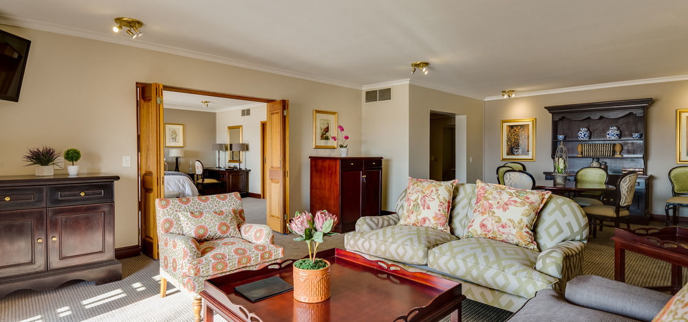 Irene Country Lodge, Autograph Collection Центурион Экстерьер фото A suite at the Hilton Johannesburg