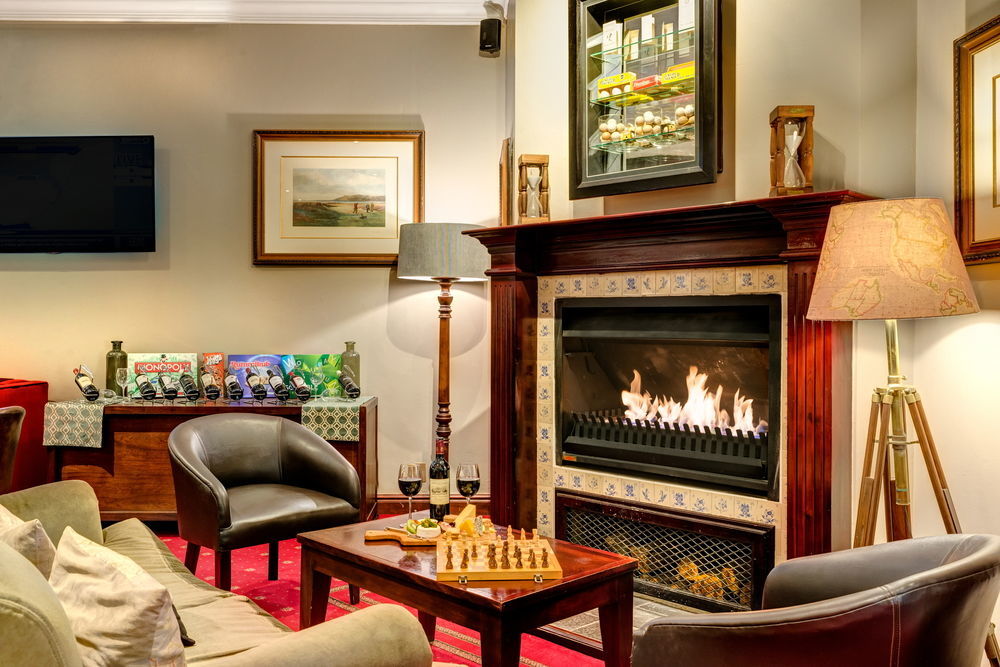Irene Country Lodge, Autograph Collection Центурион Экстерьер фото The fireplace in the lounge